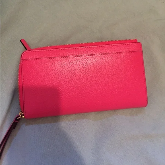 Kate Spade Tech Wallet! Hot pink! Measures 8 x 4 1/2.  EUC - Picture 4 of 4